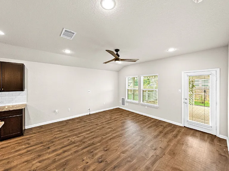 277 Orion Dr — Photo 7