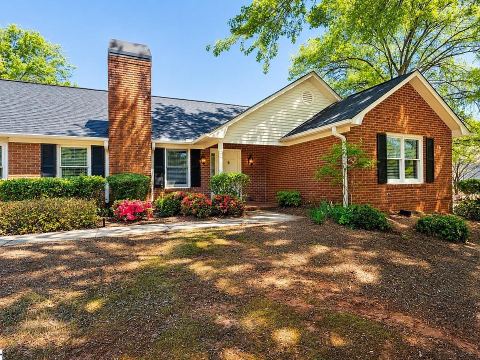 1st image of 142 Fairoaks Dr