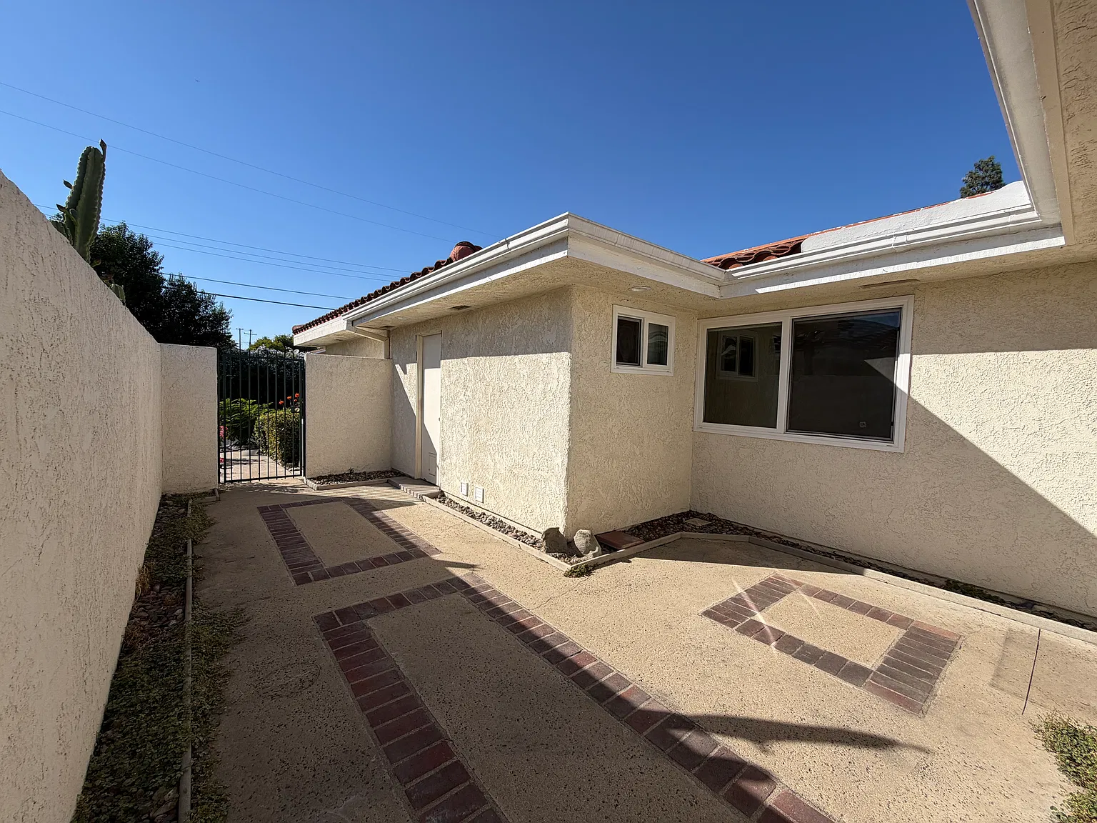 2 bed, 1399 sqft, $3,000 — Photo 3