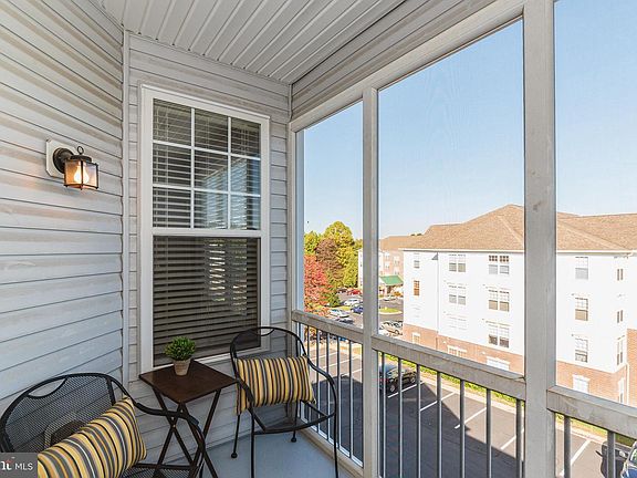 3rd image of 1600 Martha Ct Unit 404