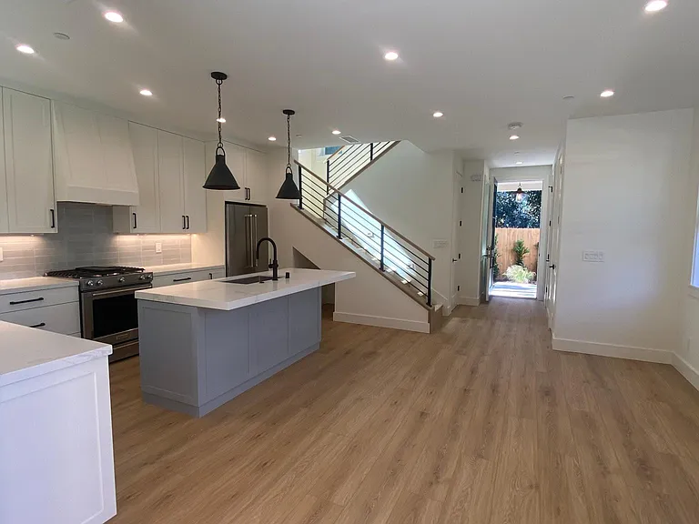 7083 Weller St — Photo 5