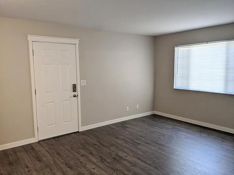 920 W Entiat Ave #C — Photo 6