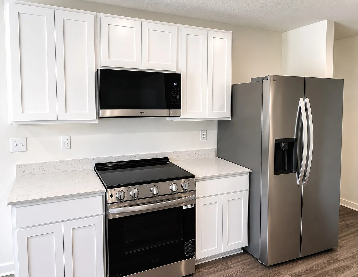 3 bed, 1114 sqft, $1,810 — Photo 2