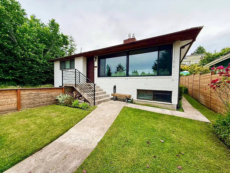 4146 46th Ave SW — Photo 2