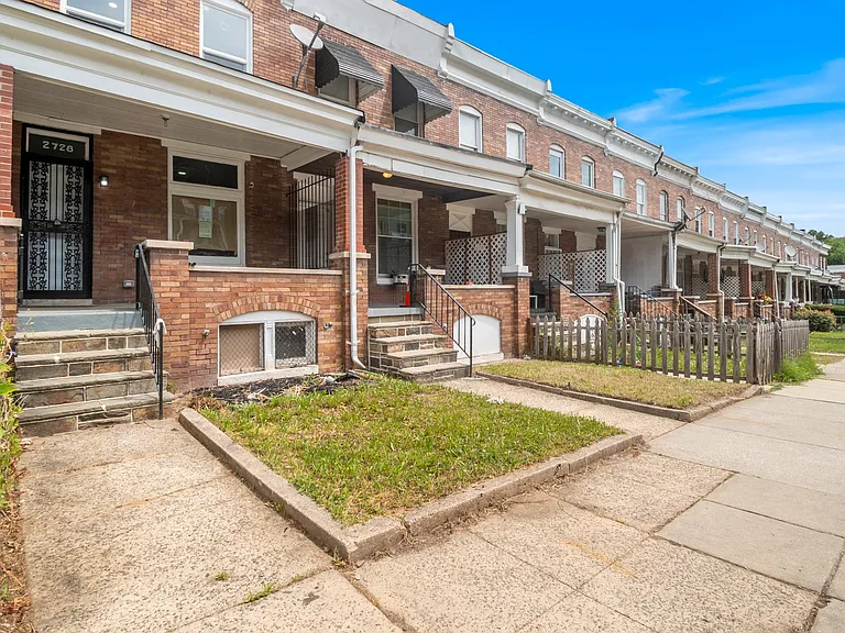 2728 Winchester St — Photo 2