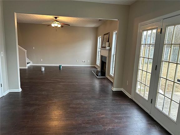 4th image of 590 Clairidge Ln