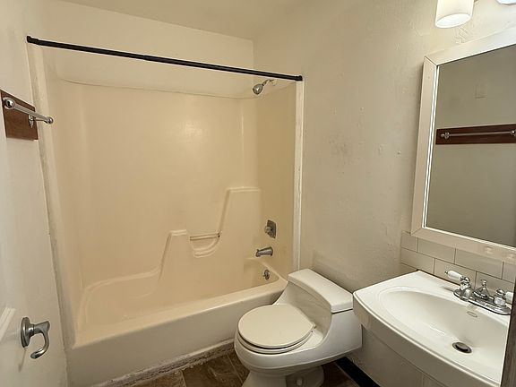 3rd image of 9209 SE Stark St