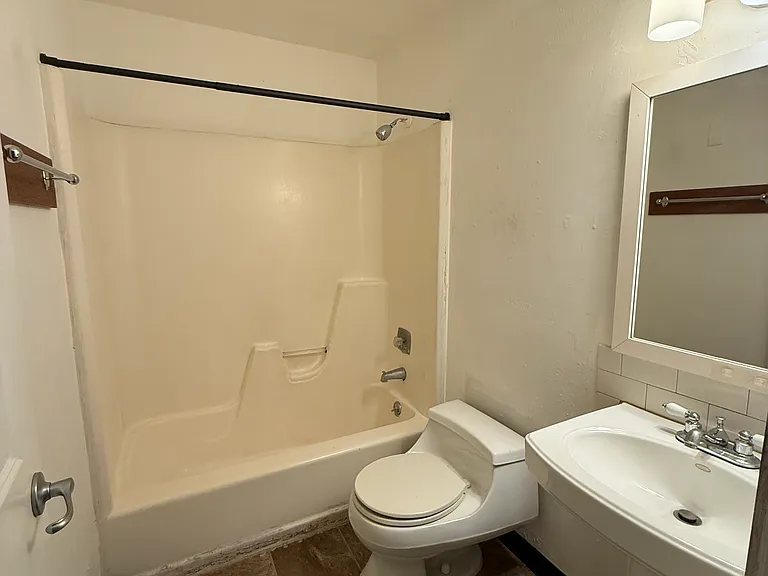 9209 SE Stark St — Photo 3