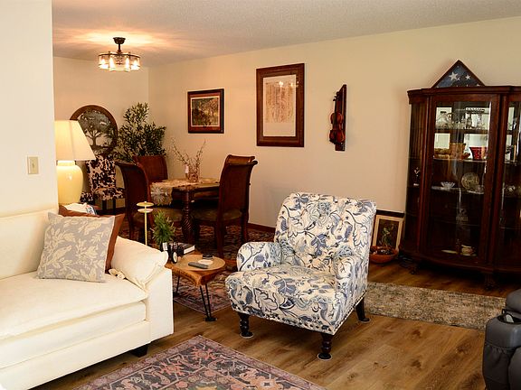 5th image of 2103 Maple Ave