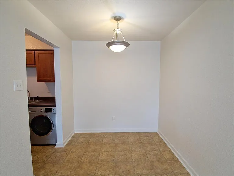 8100 Creekbend Dr #184 — Photo 7