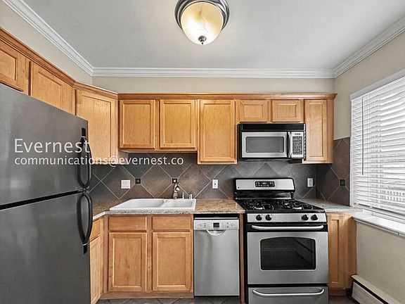 4th image of 276 S Sherman St Unit 3