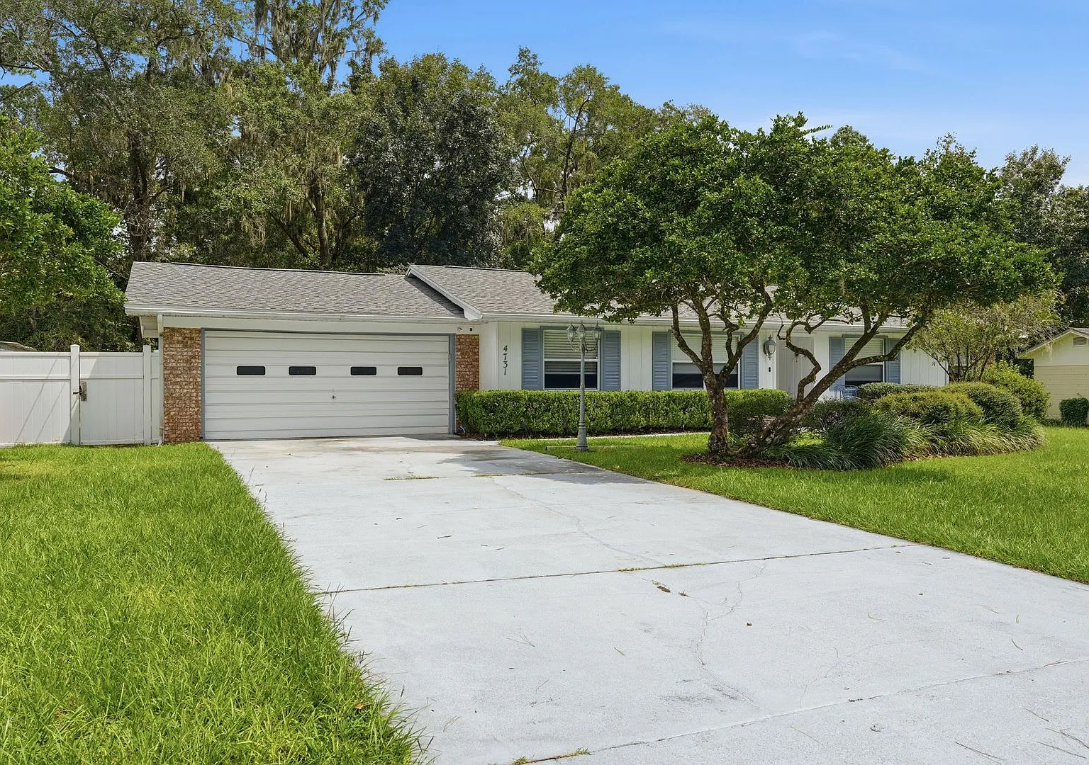 Welcome home to this well-maintained 3-bedroom, 2-bathroom home — Photo 2
