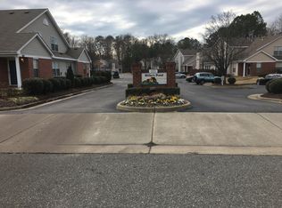 735 Oak Mill Ln, Newport News, VA 23602