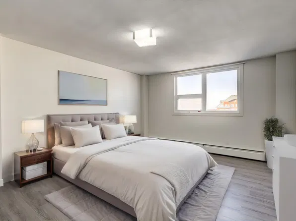 10167 118th St NW, Edmonton, AB T5K 2M9