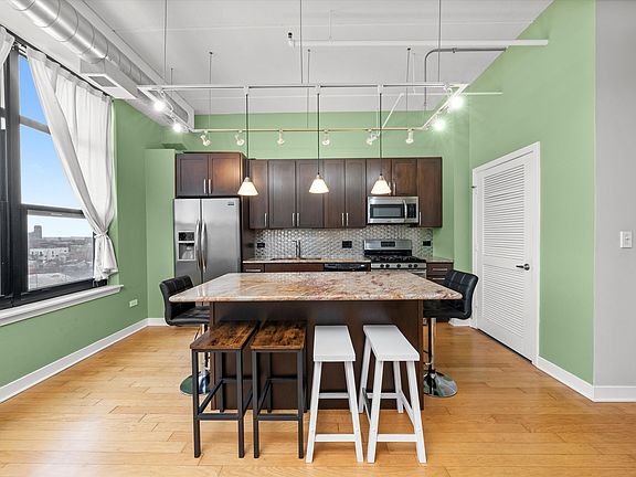 2nd image of 833 W 15th Pl Unit 711