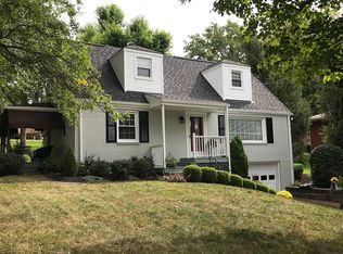 321 McKinney Dr, Coraopolis, PA 15108