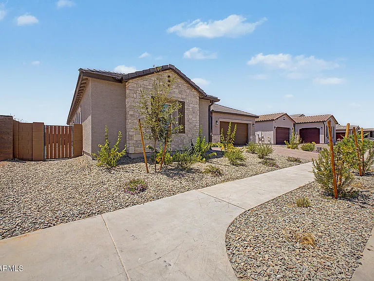 9623 W Flower St — Photo 2