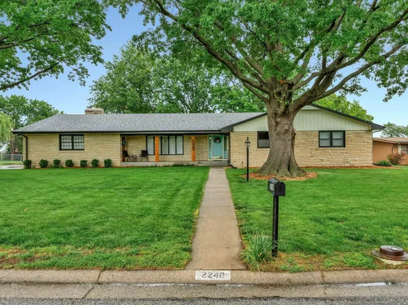 2240 SW Westridge Dr, Topeka, KS 66614