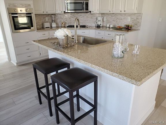 5th image of 5661 S Club House Dr