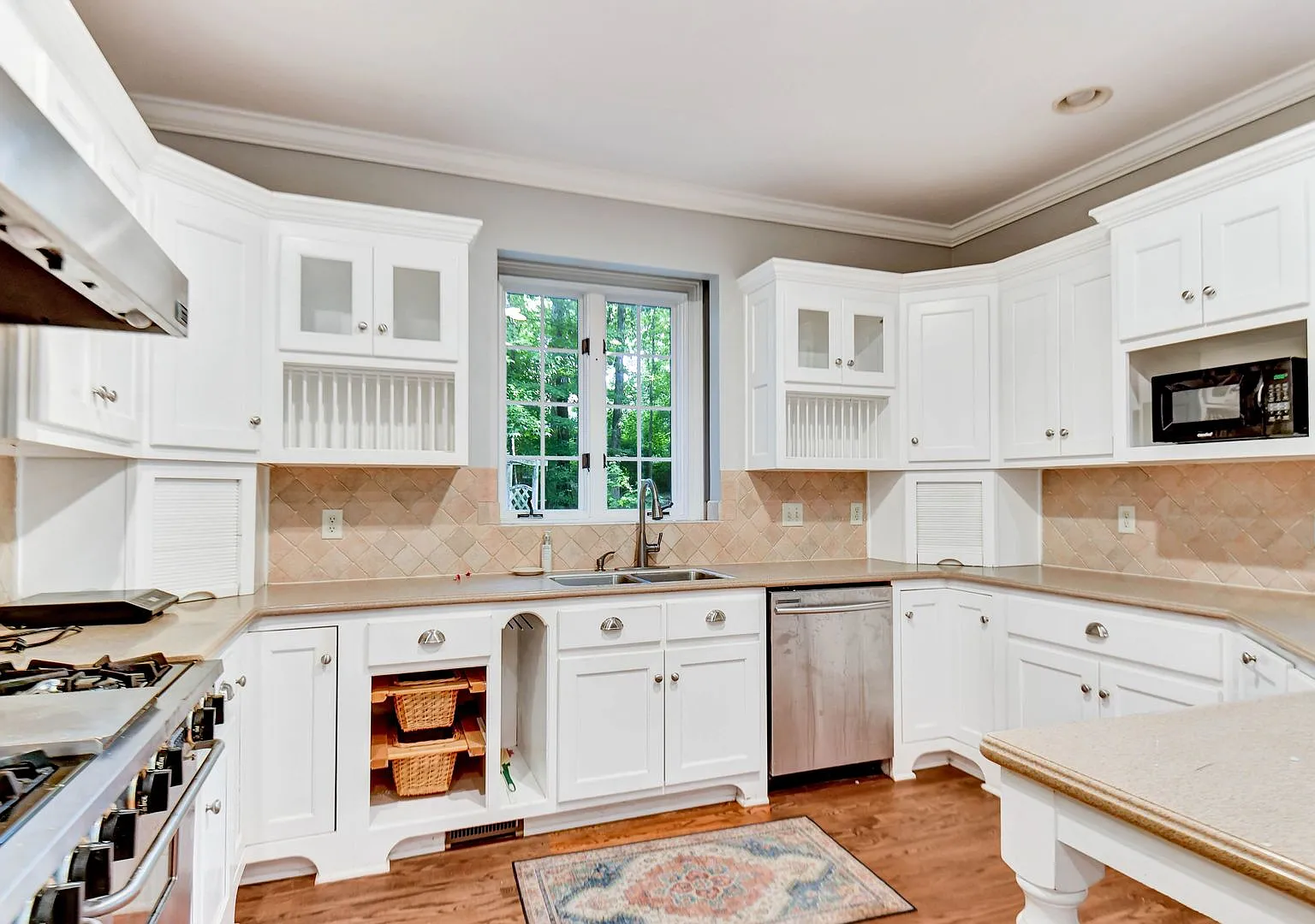Large, beautiful home in Oconee! — Photo 1