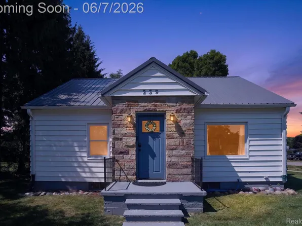 239 Chestnut St, Webberville, MI 48892