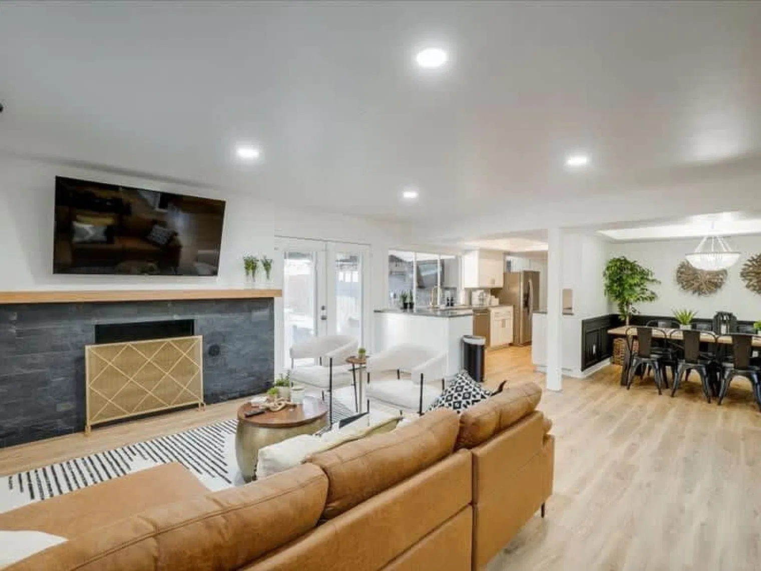 6 bed, 3.0 bath, 2389 sqft, $9,406 — Photo 1