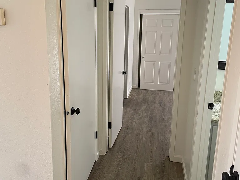 208 N Crenshaw St — Photo 13