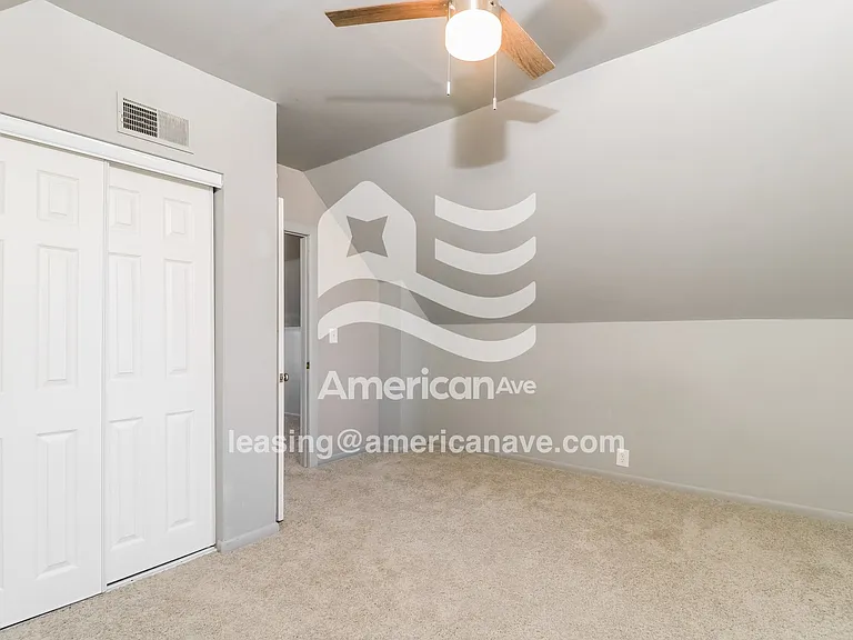 811832_012_wm_-_bedroom_13618101.jpg