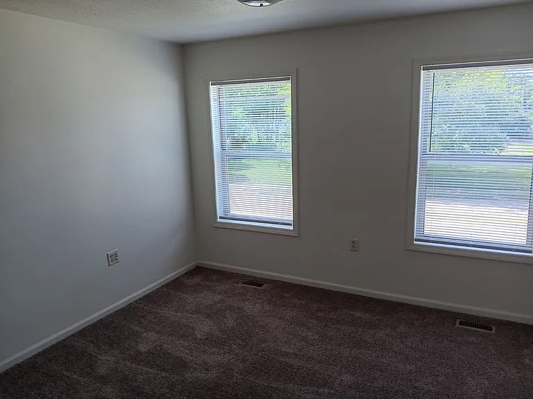 524 W Pleasant St — Photo 9
