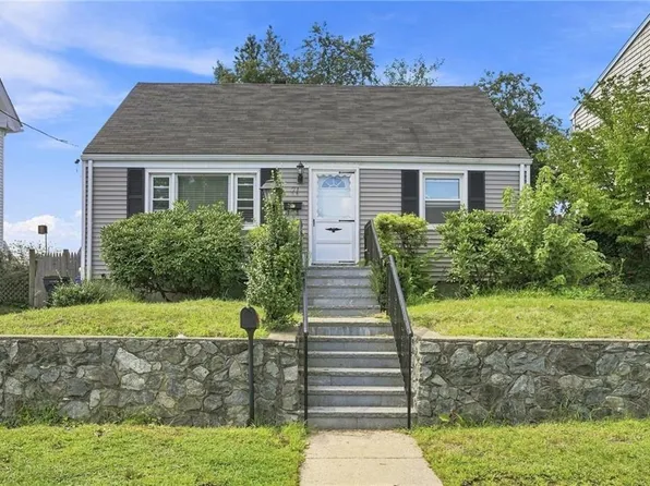 71 Ash Ave, Cranston, RI 02910