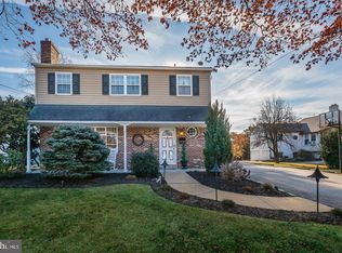 1016 Green Ln, Secane, PA 19018