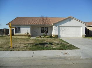 645 Gaxiola St, Mendota, CA 93640