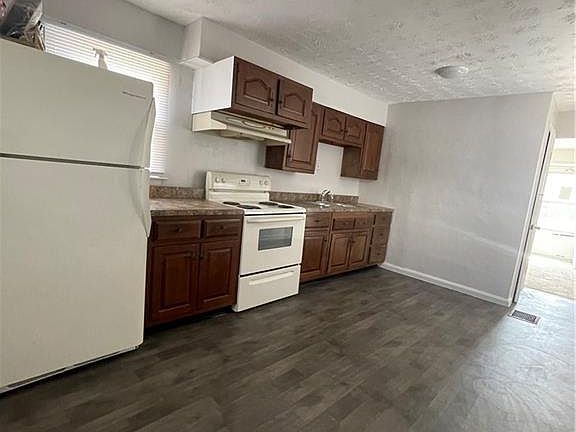 3rd image of 227 E Bruce Ave