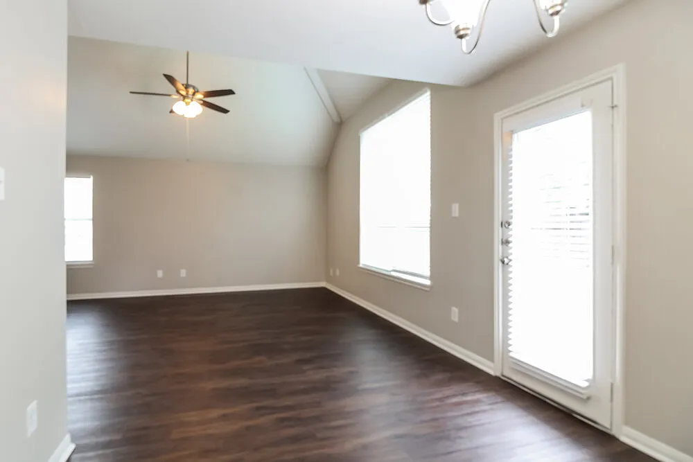 3 bed, 2.5 bath, 1351 sqft, $1,860 — Photo 4