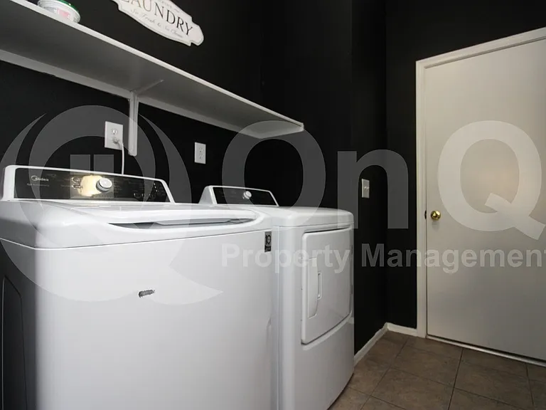 6761 S Parliament Dr — Photo 17
