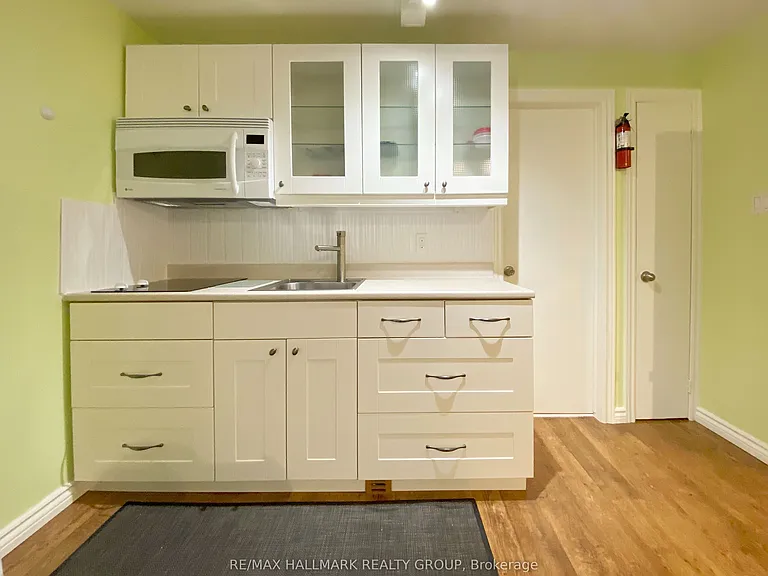 668 Morin St #B — Photo 12