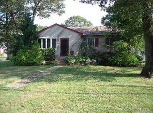 1233 3rd St, West Babylon, NY 11704
