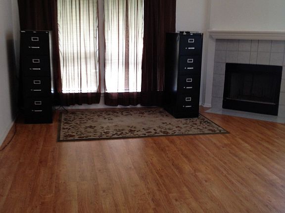 4th image of 304 N Kings Canyon Dr