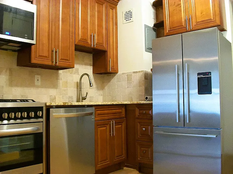 344-346 E 58th St #2A — Photo 4