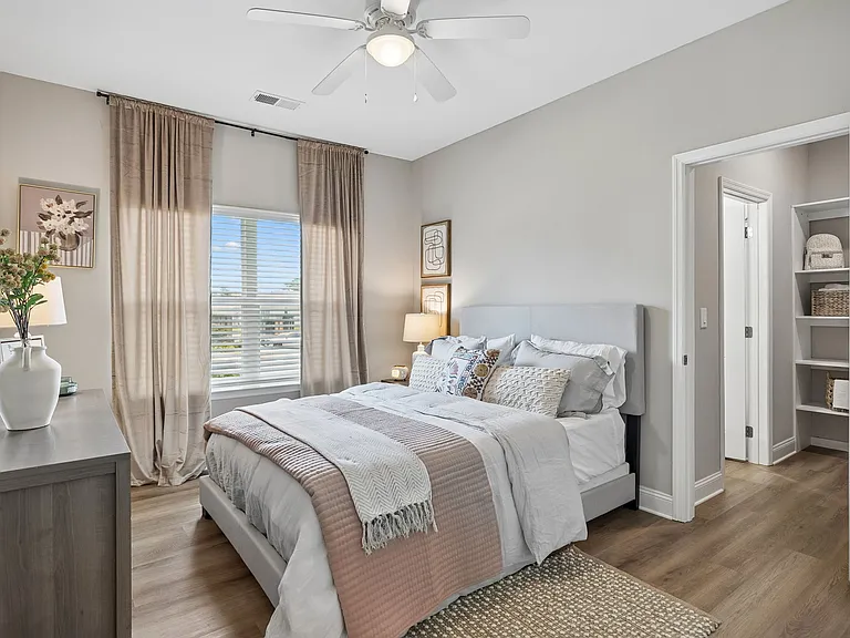 Serene - 2 Bed / 2 Bath - 950 Sq.Ft.
