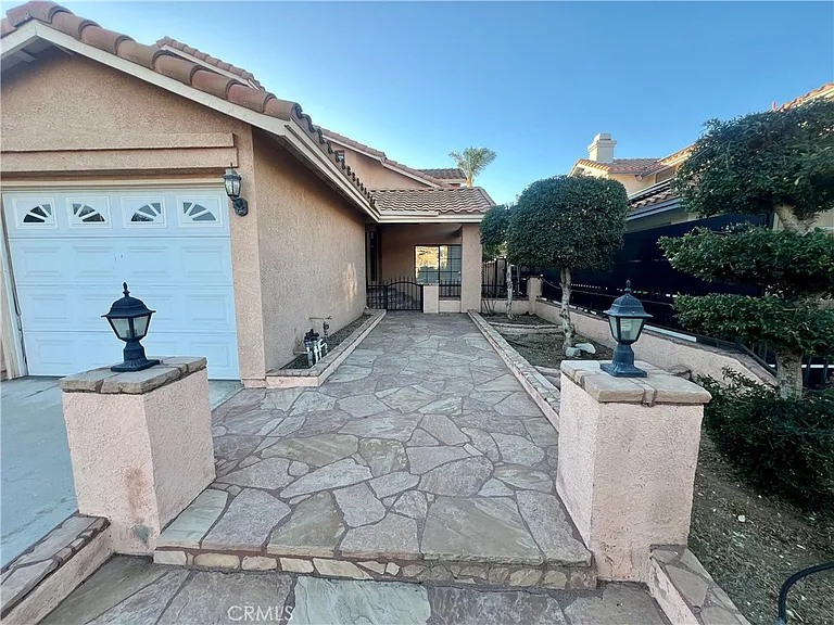 2909 Dorchester Cir — Photo 3