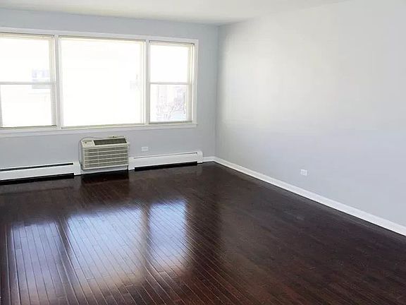3rd image of 5710 W Montrose Ave #2