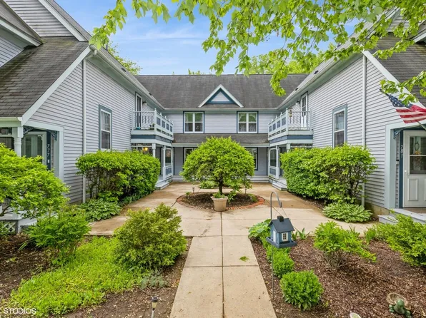 769 Victoria Dr #769, Woodstock, IL 60098