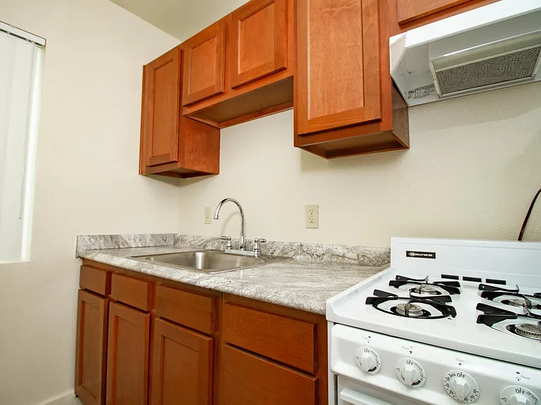 136 Euclid Ave — Photo 2
