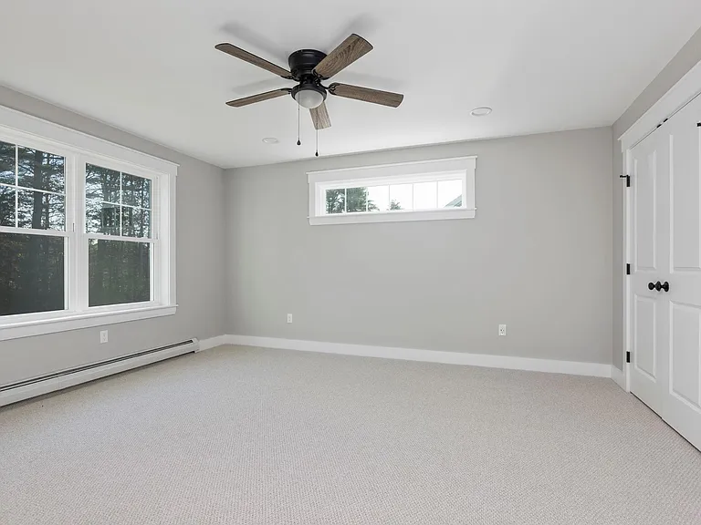 39 Neptune Dr — Photo 11