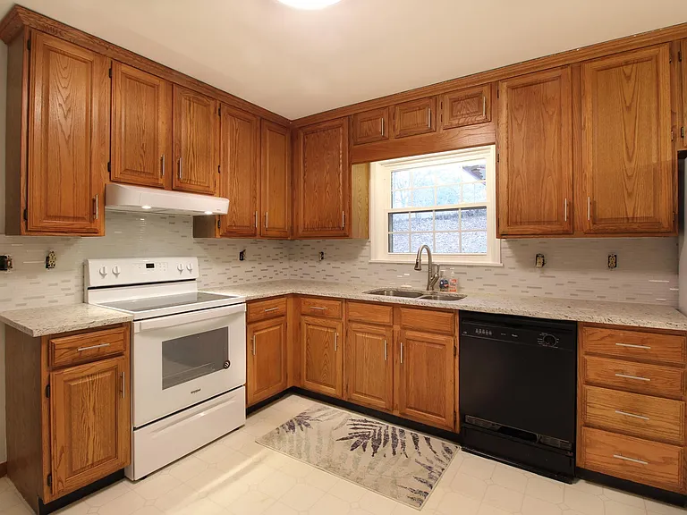7101 Rollins Rd — Photo 23