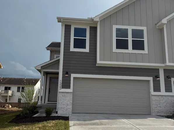 1323 S 4th St E, Louisburg, KS 66053