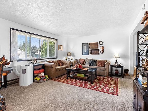 5th image of 3322 S Raymond Cir #3324