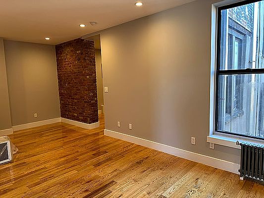 4th image of 1567 Lex Ave #33