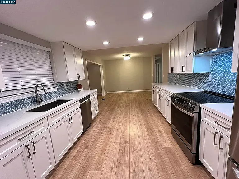 14625 Bridgeport Cir — Photo 11